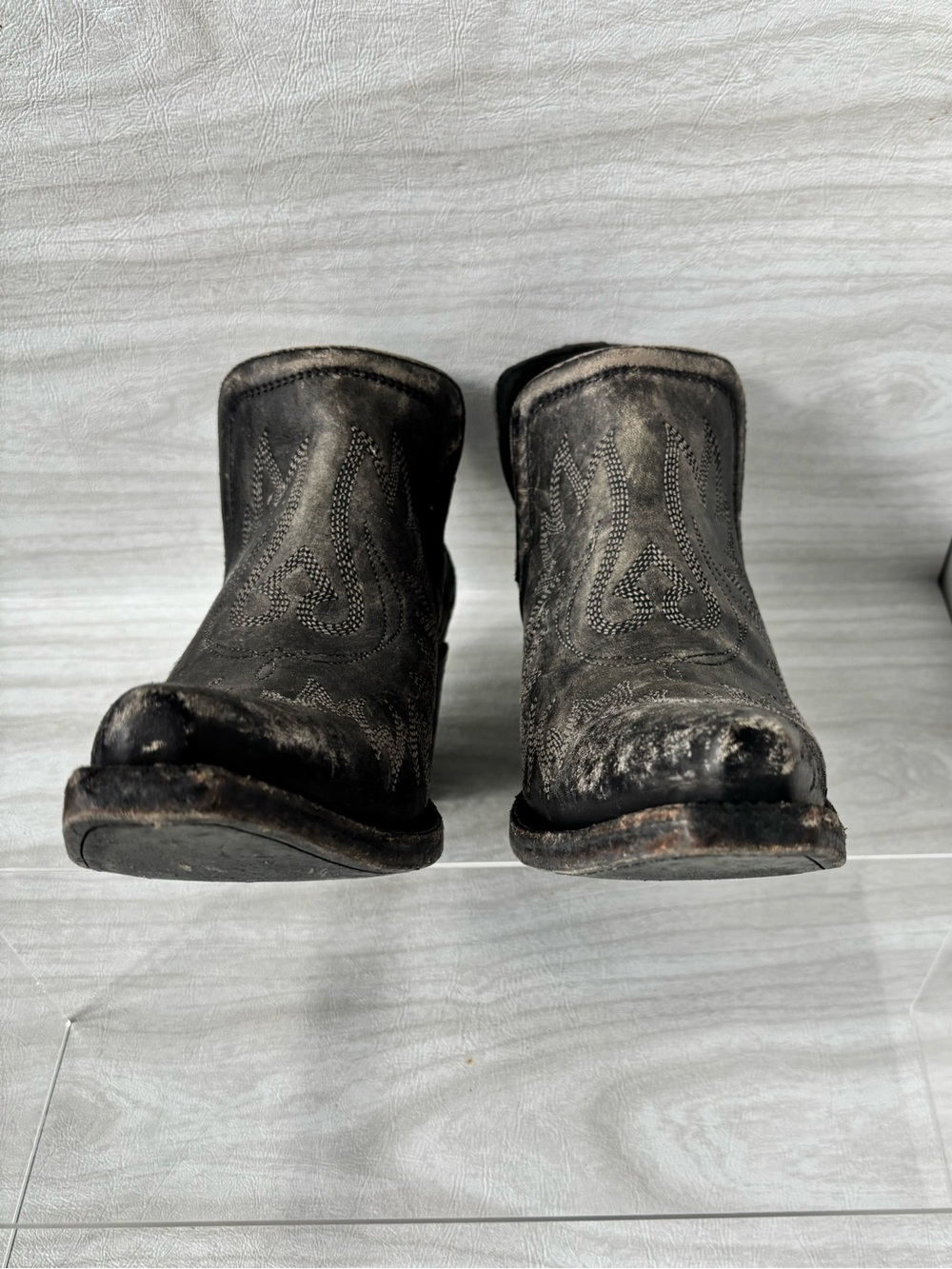 With Box Ariat Women’s Western Boots - naturally distressed black booties size 8 - Picture 9 of 16